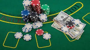 Permainan meja langsung dengan dealer Microgaming
